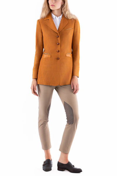 Langer Blazer aus leichtem Leinen in warmem Lehmton